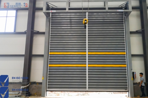 厂房物外部大门该选择提升门还是硬质快速门