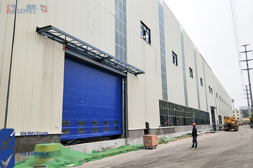 堆积式快速门让钢结构厂房进出更加智能便捷