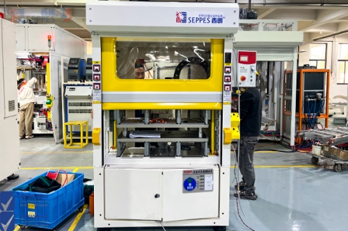 可与设备联动的防护快速门，大幅度提高生产的安全性