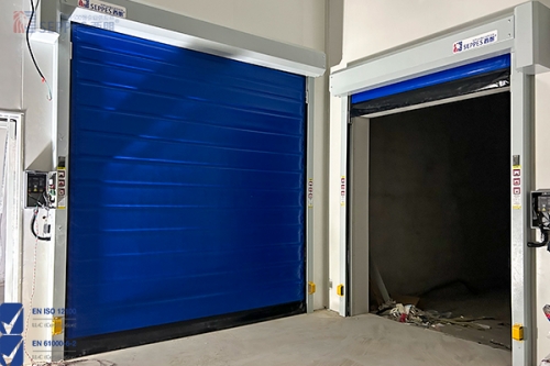 医药阴凉库专用保温快速门，保障药物存储质量稳定