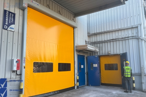 卷帘门被撞坏了，想换个门？西朗拉链快速门功能齐全，质量售后有保障