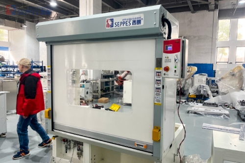 水刀房安装西朗防护快速门，保障生产安全高效