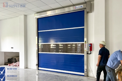 货梯口可以装PVC快速门吗？工厂实测：进出效率飙升85%，灰尘蚊虫拦截率99%！