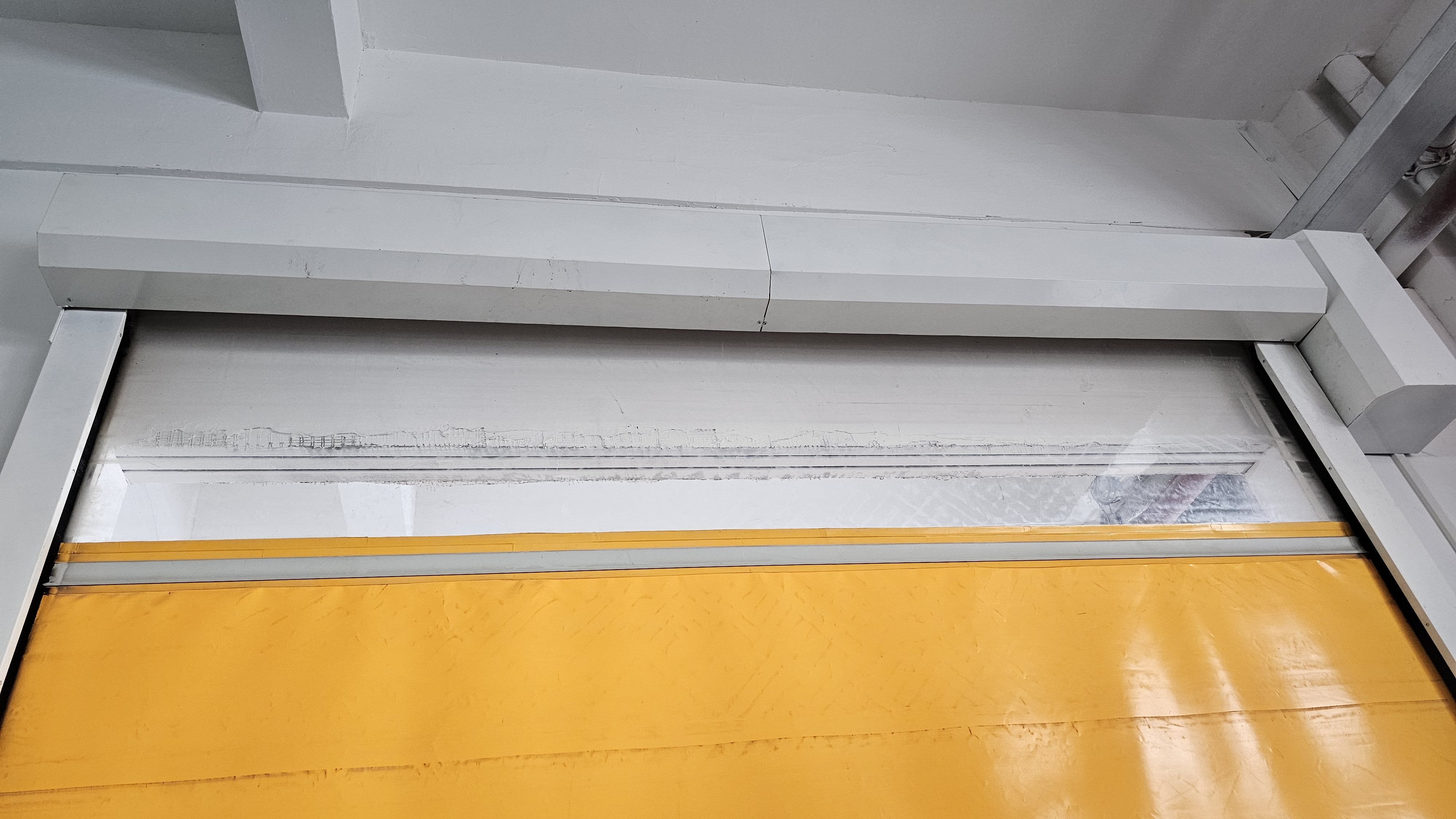 普通厂家快速门包厢采用拼接方式，危险系数更高