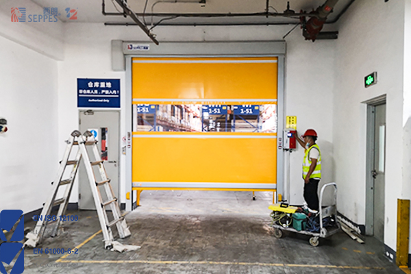 净化板房安装快速门