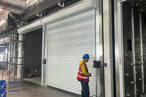 p6喷涂线安装西朗铝合金卷帘门