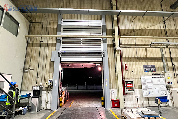 垂直提升的涡轮硬质快速门