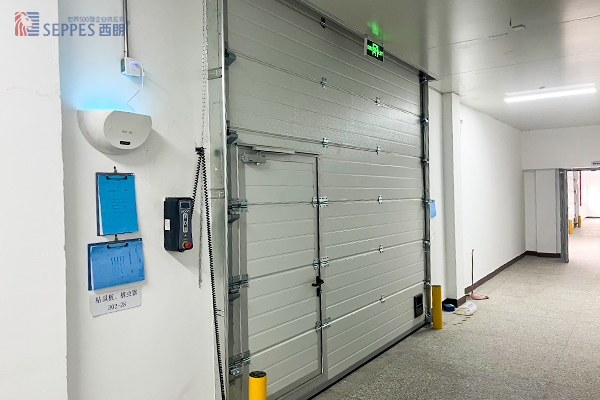 西朗工业提升门